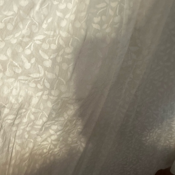 Kate Austin white cherry skirt - Picture 2 of 4